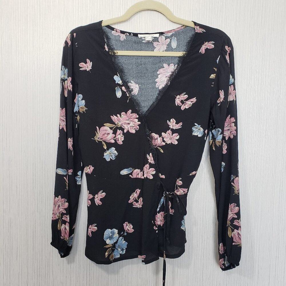 Springfield true wrap floral‎ print v-neck with eyelash lace trim blouse size 6